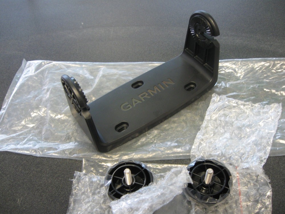 Garmin 6002835 1115/215 VHF Mount with Knobs BIN0334