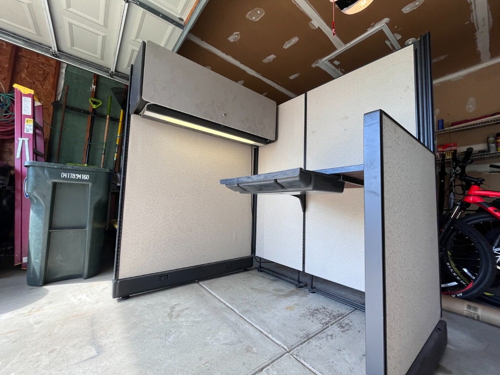 NICE 5’X4'X6’ CUBICLES - 6 CUBICLES TOTAL - 15 Partitions - Cubbies + Lights