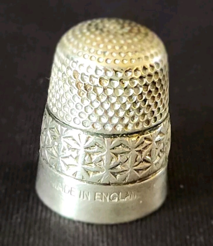 Henry Griffith & Sons DREEMA Silver Thimble Made In England 2 rows asterisks