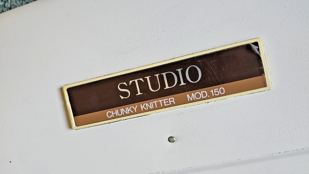STUDIO CHUNKY KNITTER 150 Knitting Machine
