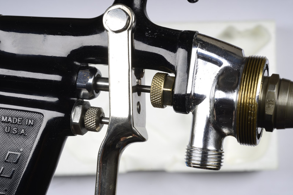 BINKS MODEL 7 spray gun. Excellent condition.