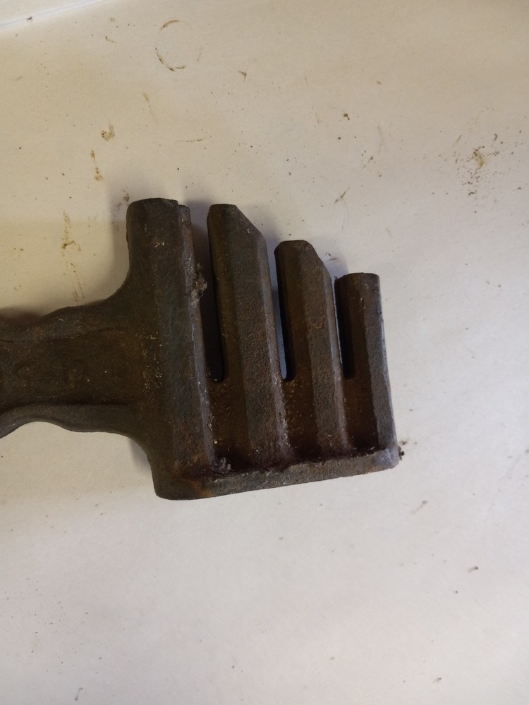Vintage international chain stretcher