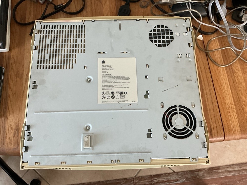 Apple Macintosh Performa 6115CD - For Parts/Repair - Powers On