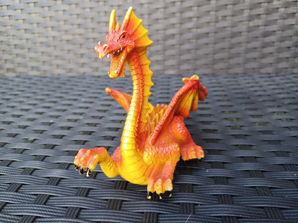 ELC Power Dragon pull back wheels Britains Deetail Dungeons & Dragons