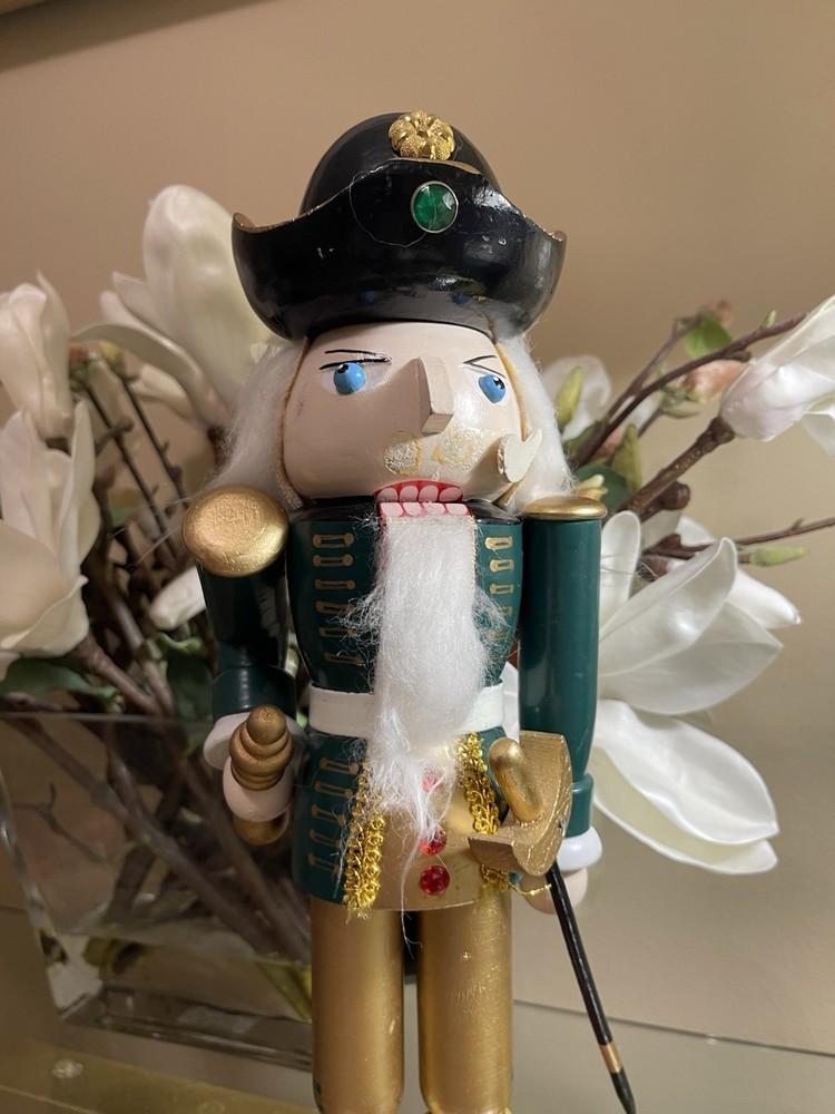 VINTAGE NUTCRACKER RARE PIECE AS IS