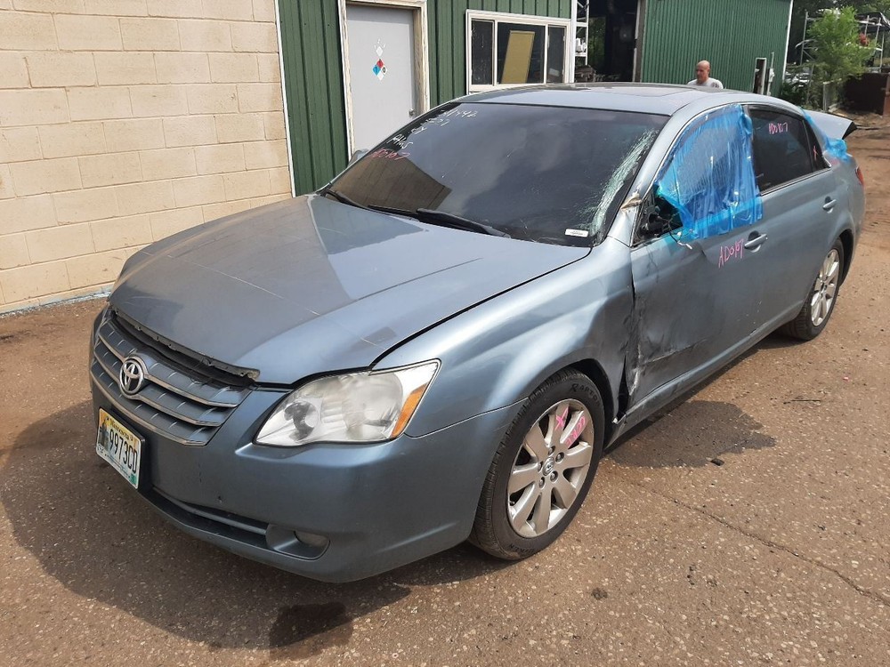 AVALON 2007 High Mounted Stop Light 1040465