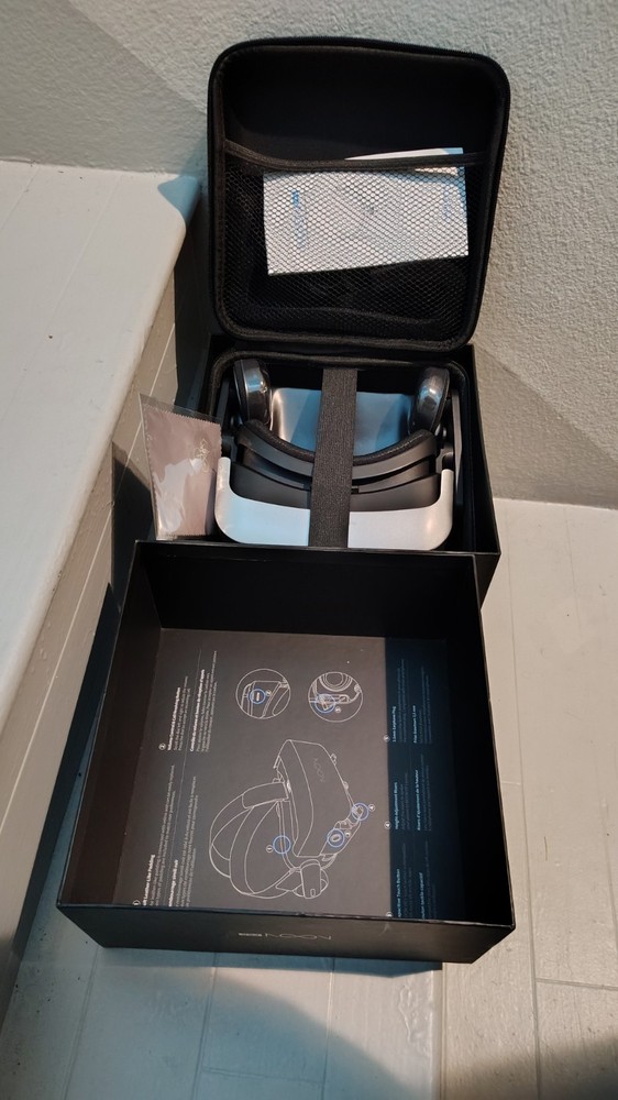 Noon Pro VR Headset - VR Glasses Goggles for Smartphone - Includes Case