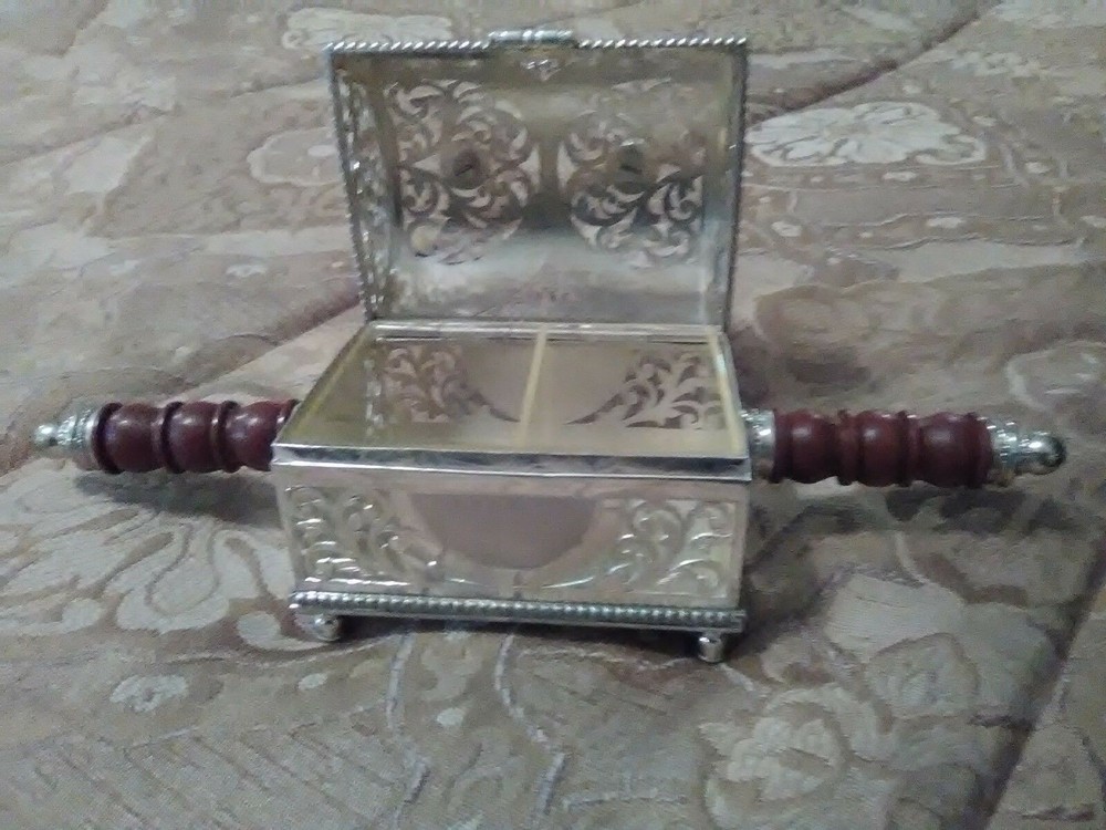 HAND MADE LARGE EAST INDIAN SOLID SILVER BOX PALLAQUIN DESIGNS PIERECED FRETWORK