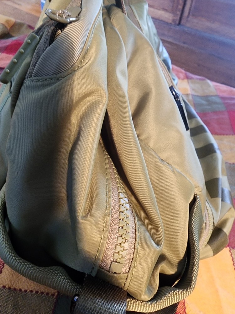 Lululemon Duffel Bag 29L Khaki Green Pre-Owned **NOTE