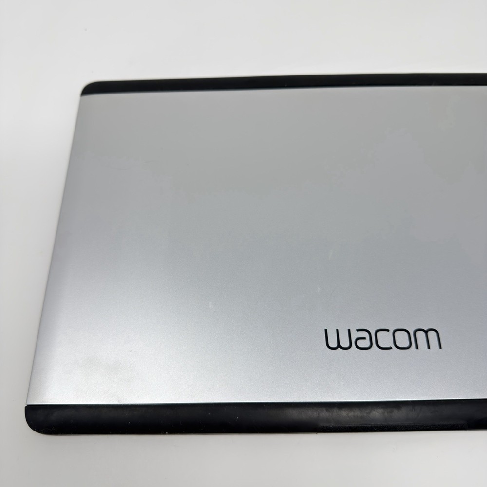 Wacom Cintiq 13HD Creative Pen & Touch Display DTH-1300 UNTESTED NO CORDS