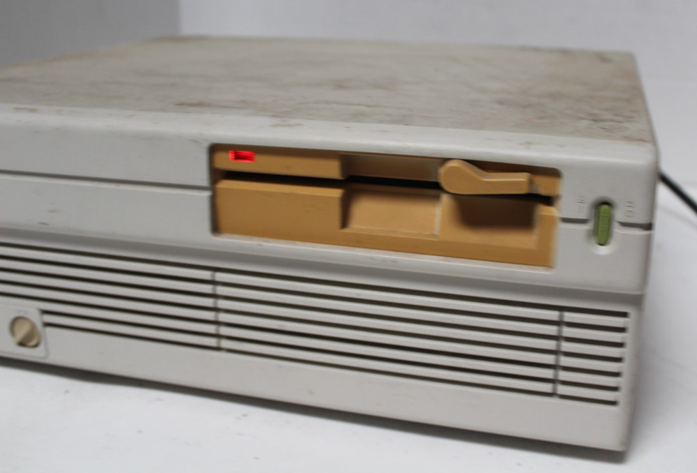 VINTAGE TANDY (1984) 1000 SL PERSONAL COMPUTER MODEL 25-1401 *Powers on
