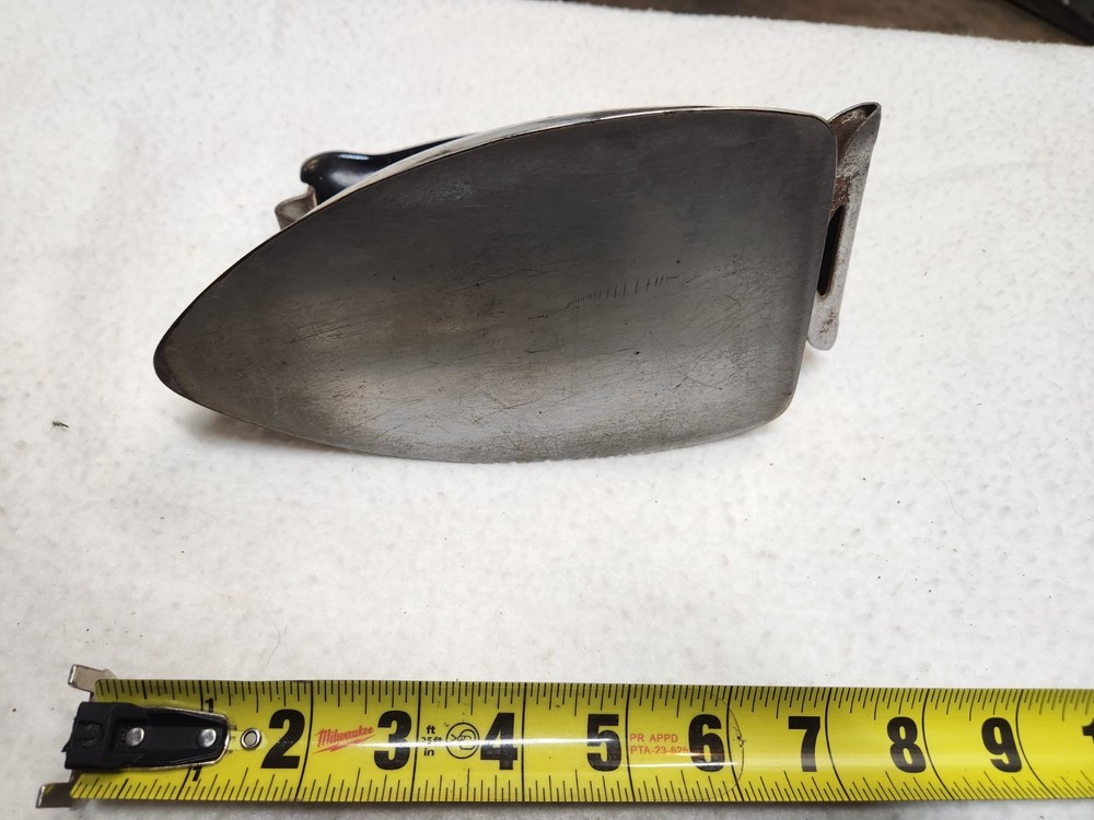 Universal Electric Iron No. E7770A VINTAGE IRON