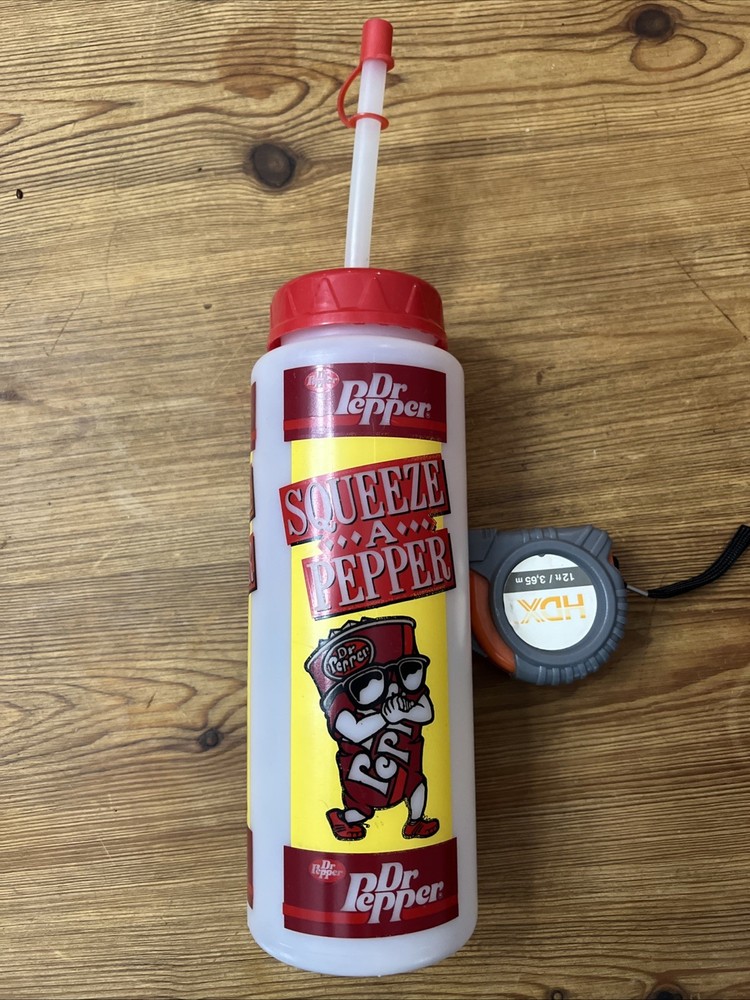 De. Pepper Vintage squeeze a pepper plastic water bottle