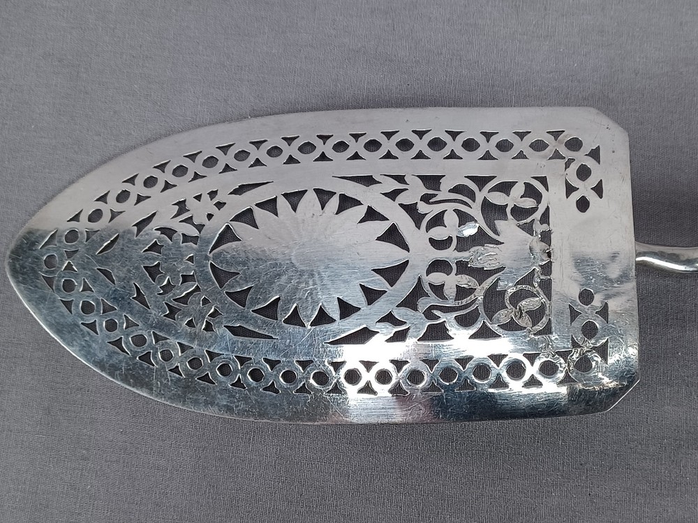 19th Century Austrian Floral Openwork 13 Loth Silver Ebonized Wood Fish Slice