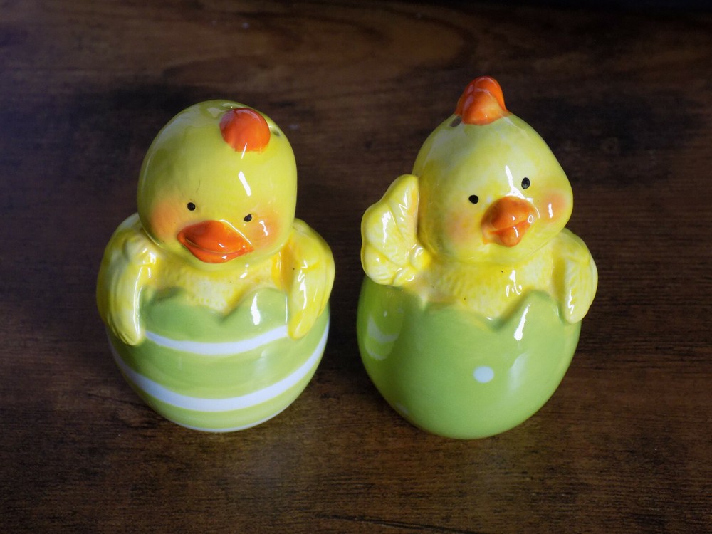 Vintage 1990's Easter Yellow Chicks Salt & Pepper Shakers