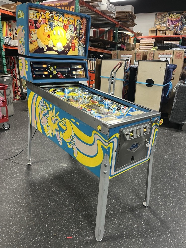 1982 BALLY MR AND MRS PACMAN PINBALL MACHINE PROF TECHS PLAYS GREAT