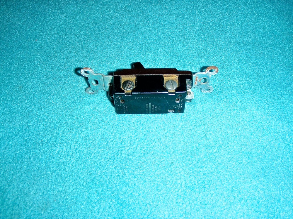 LEVITON VINTAGE 3 WAY BROWN LIGHT SWITCH