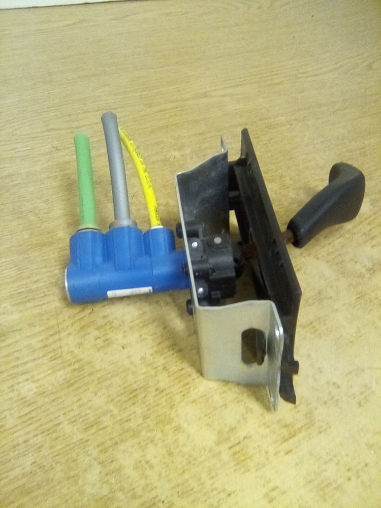 Bendix 7267413 Trailer Brake Control Valve "Handle Has Rust"