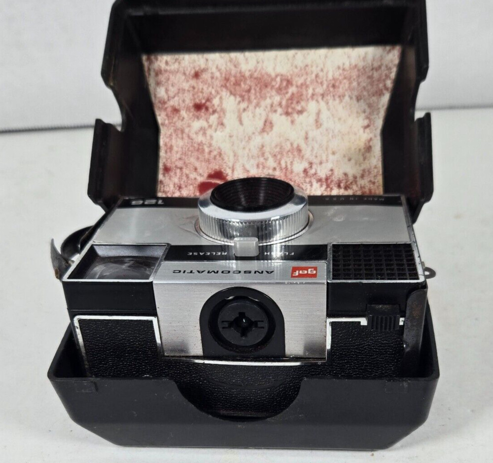 Vintage GAF Anscomatic 126 Camera and Case untested