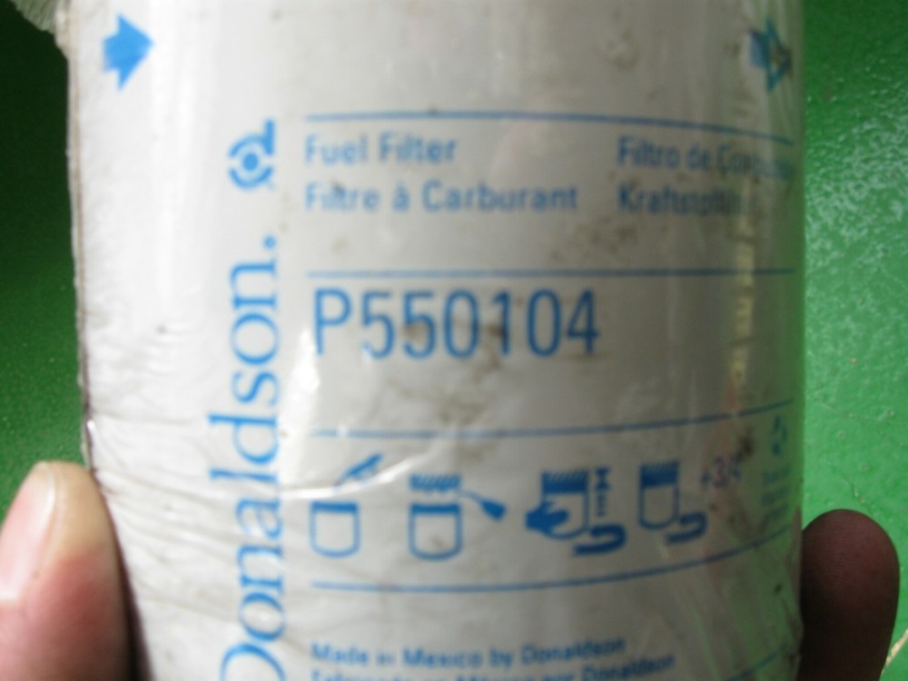 NEW GENUINE DONALDSON FUEL FILTER (PN P550104)