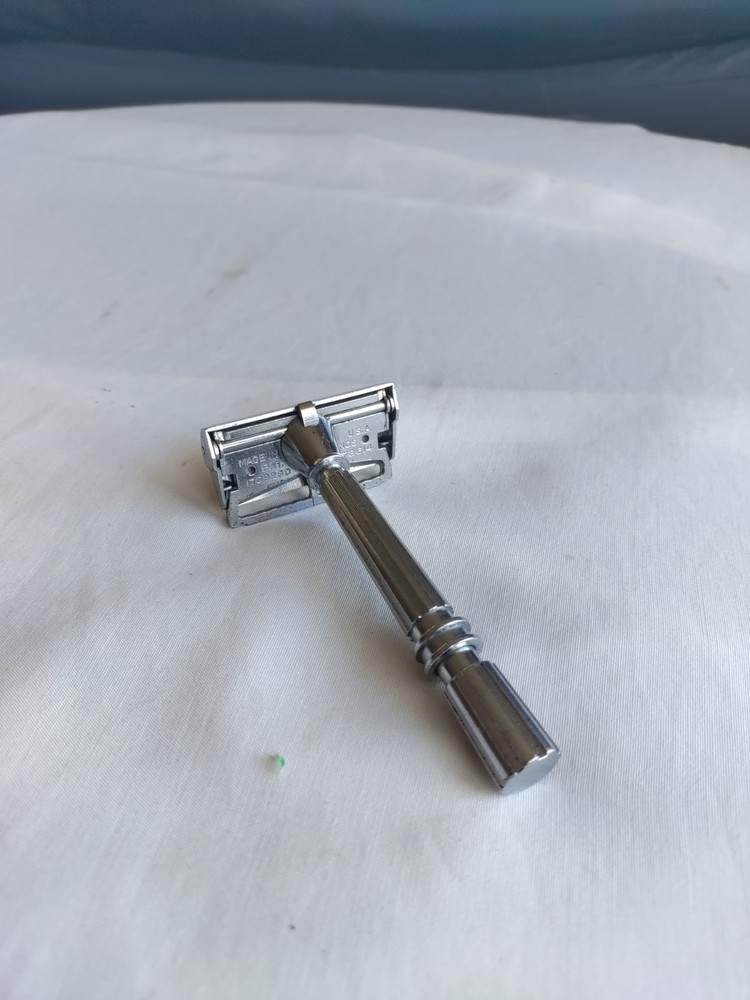 Gem Micromatic Clog Pruf Type Silver Tone SE Safety Razor