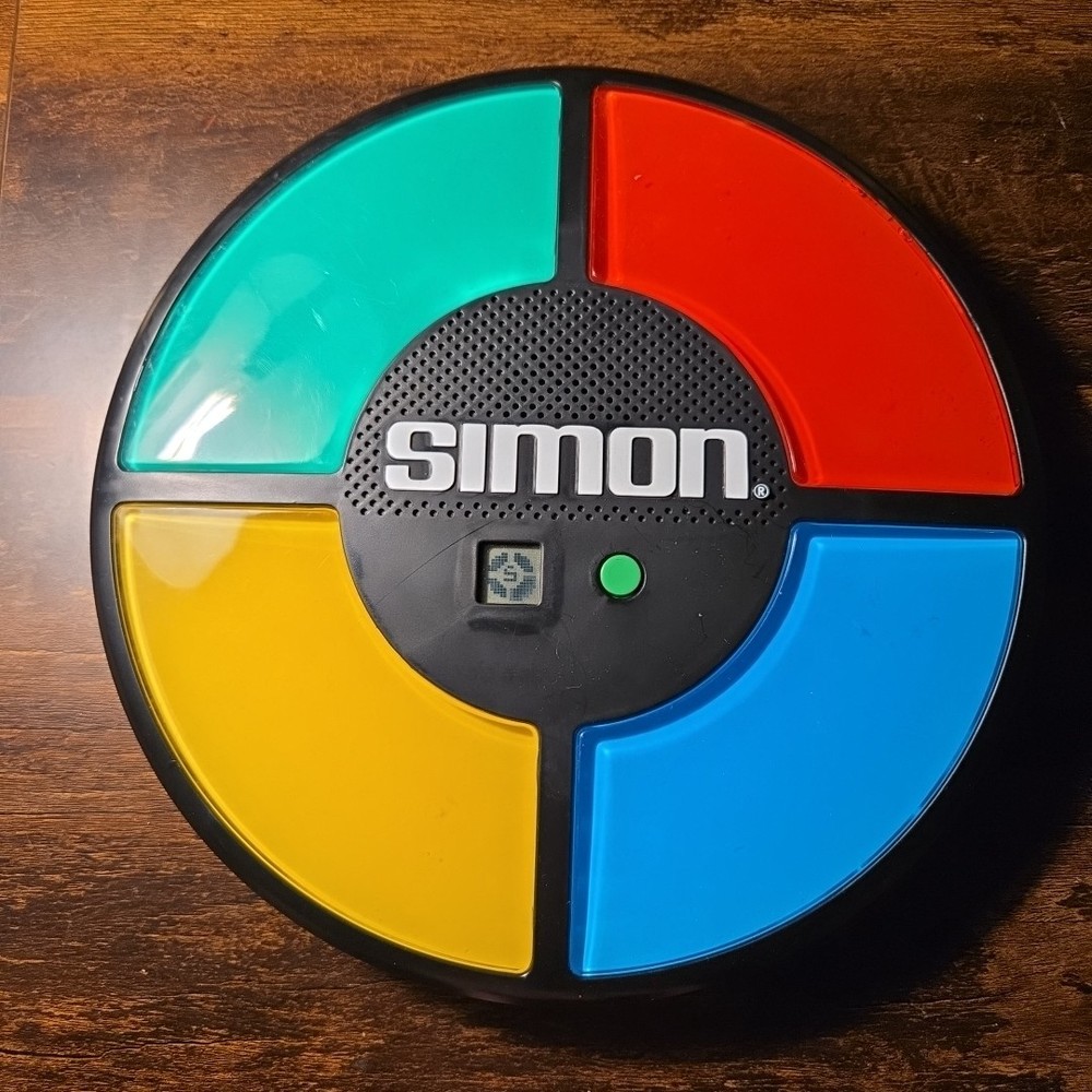 Milton Bradley Simon Game Working. Great Condition