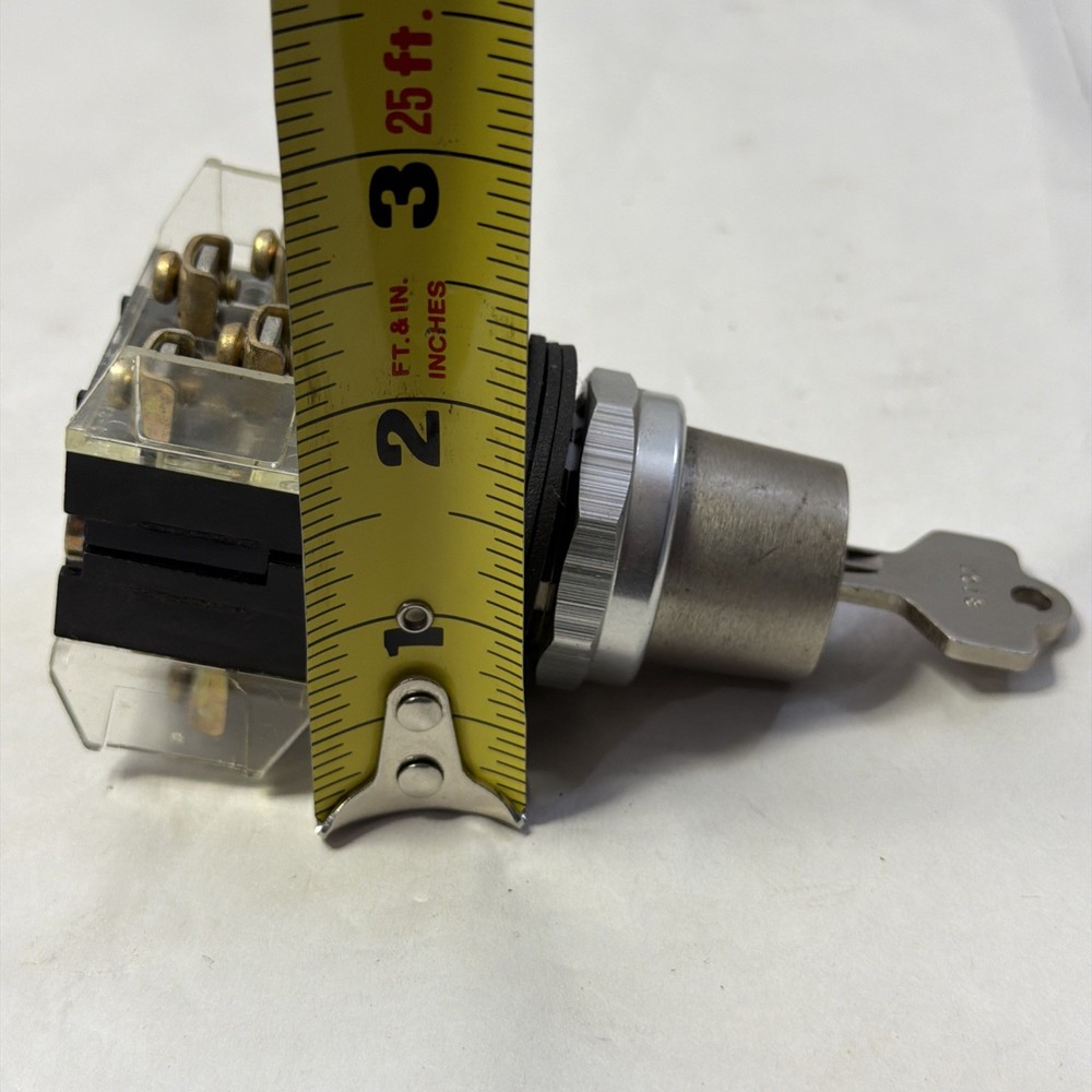 Allen Bradley 800T-J44 Keyed Selector Switch