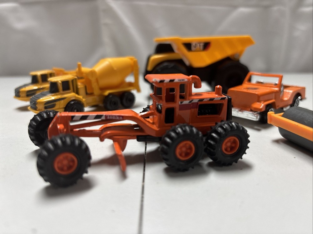 6 Construction Toy Vehicles ￼