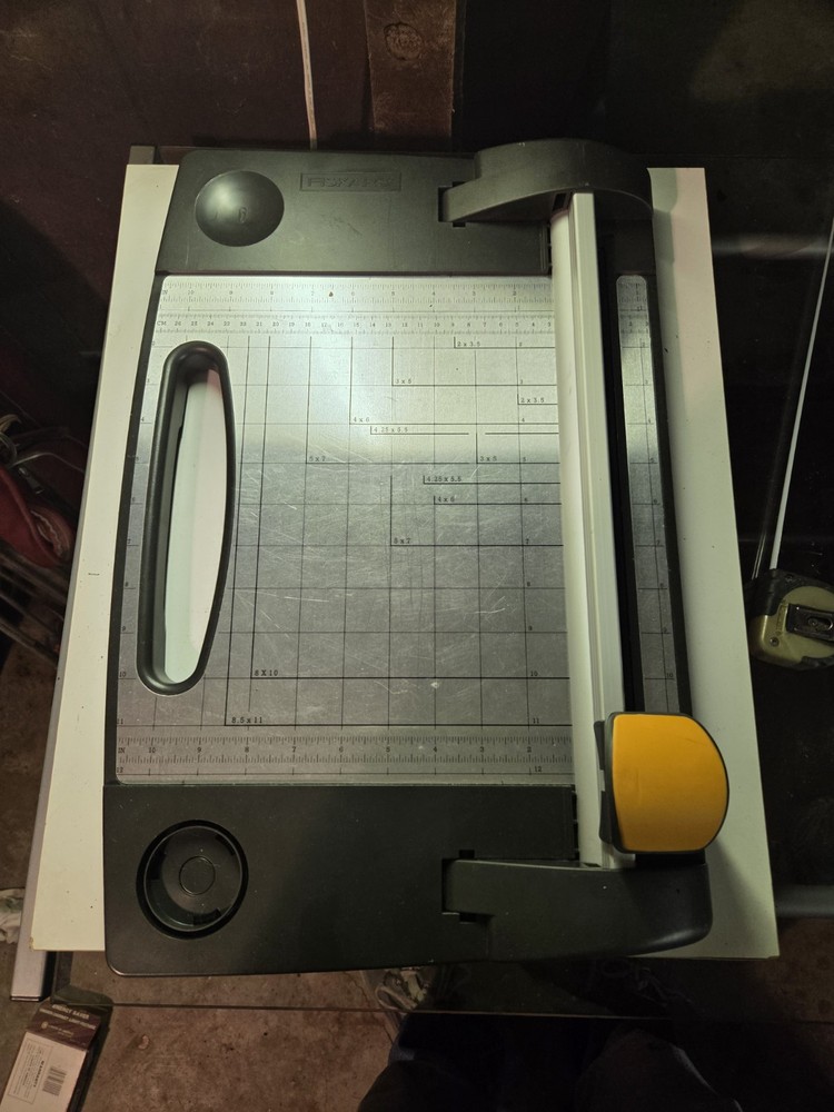 FISKARS Cutting Board Paper Rotary Cutter 12" TableTop