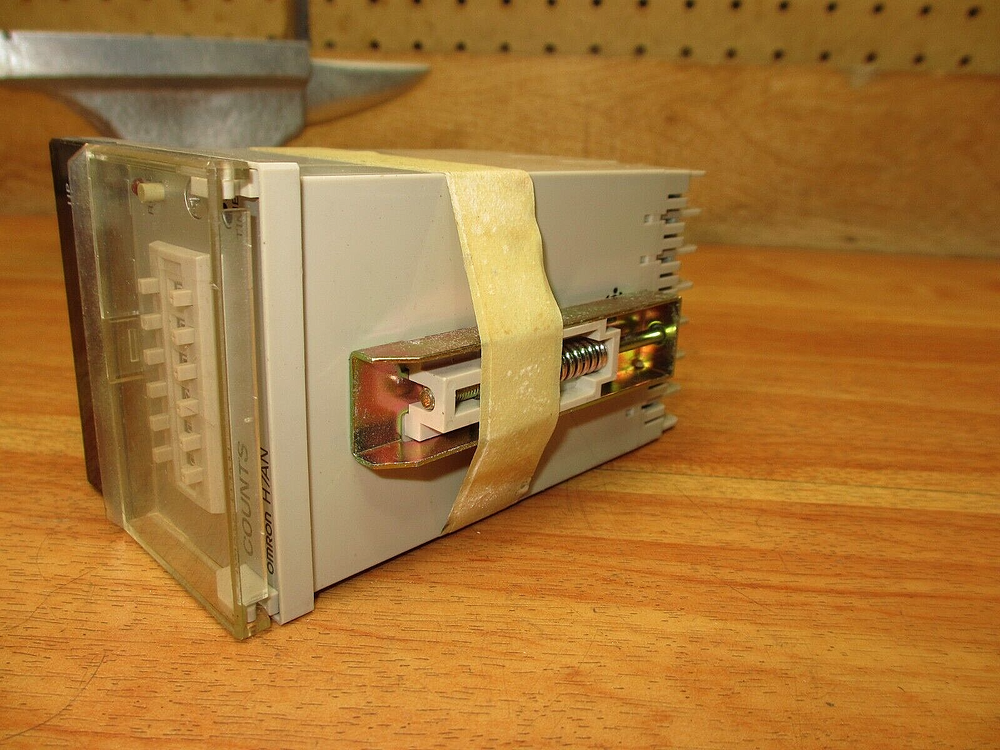 Omron H7AN-R6DM *USED POWERS UP* Panel Meter Counter