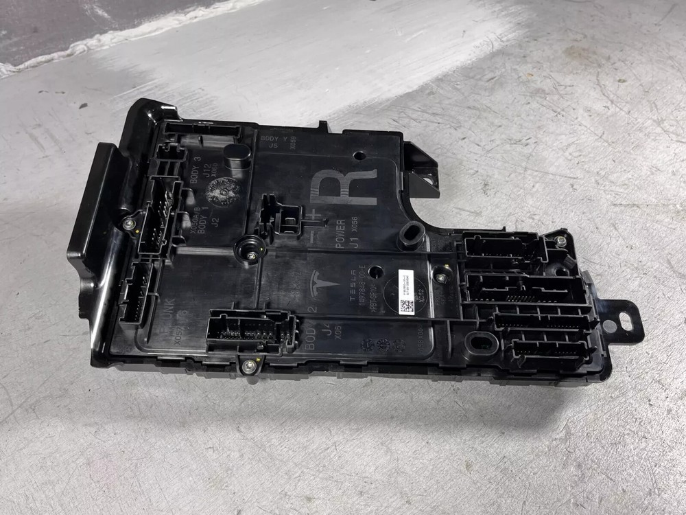⭕20-24 Tesla Model Y Right Low Voltage Controller Electronic Module 1657650-00-C