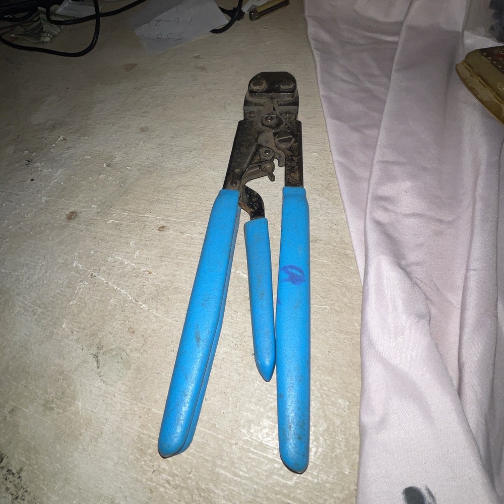 SharkBite 865895 Pex Clamp Pincer Tool