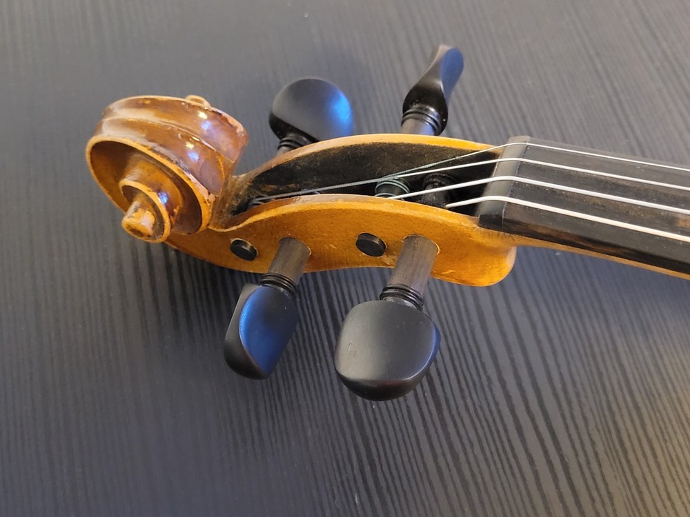 Old vintage violin 4/4