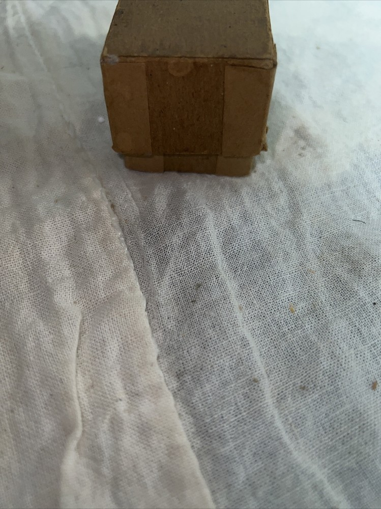 VINTAGE SHOWBOAT CIGARETTE ROLLER /BOX/PAPERS