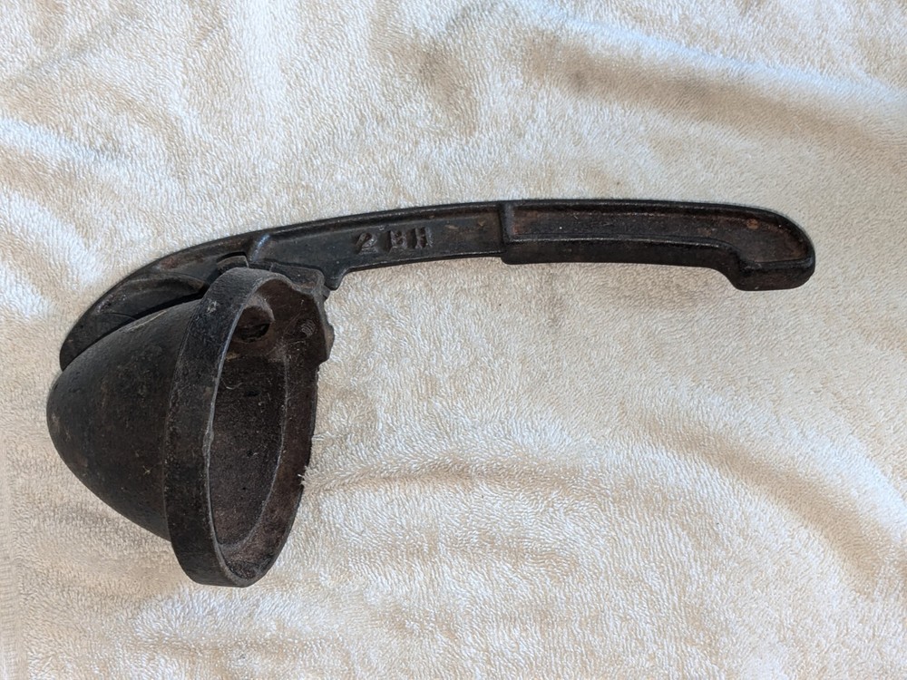 ANTIQUE Vintage 2BH / 2BA CAST IRON PUMP HANDLE and "Cap"