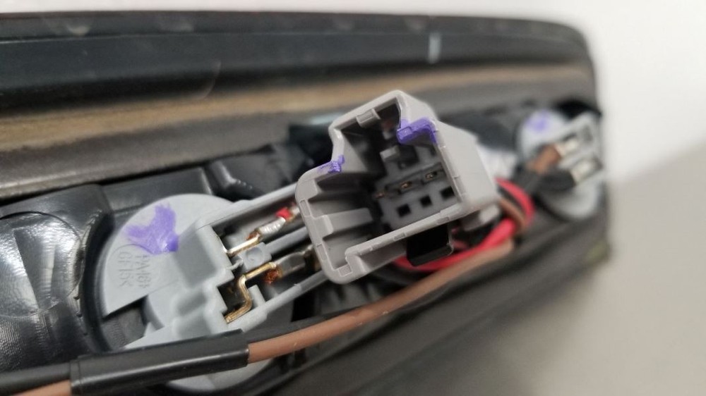 14 CHEVY SILVERADO 1500 HIGH MOUNTED STOP LIGHT