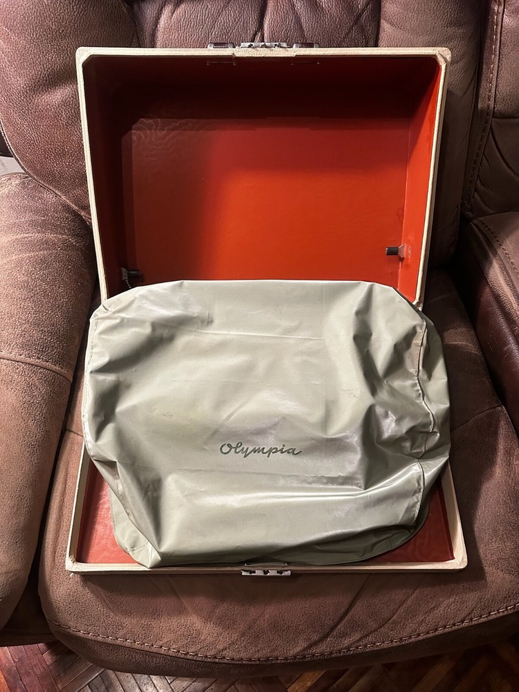 Olympia 1958 SM3 grey Typewriter with Case