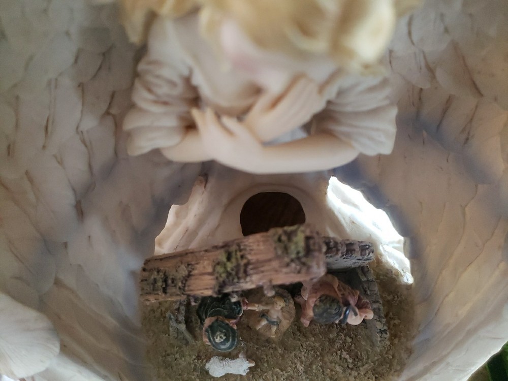 Sculptured Angel Night Light With Nativity Scene