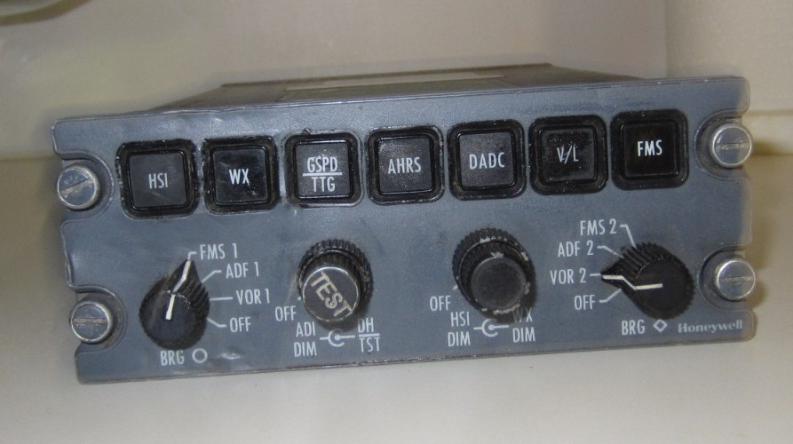 HONEYWELL DISPLAY CONTROLLER DC-810 P/N 7005819-797 AS PICTURED