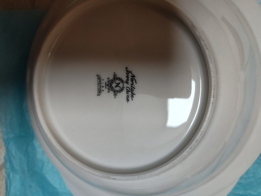 Noritake Porcelain China, Affection Pattern
