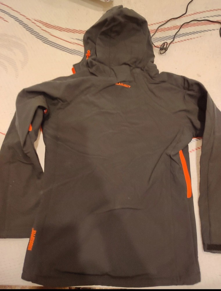 EIGER EXTREME mammoth softshell jacket. Men's. NWT