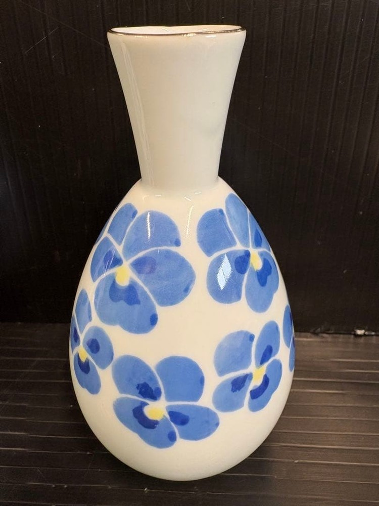 ✨Arita ware✨Ceramic sake bottle with blue flower pattern
