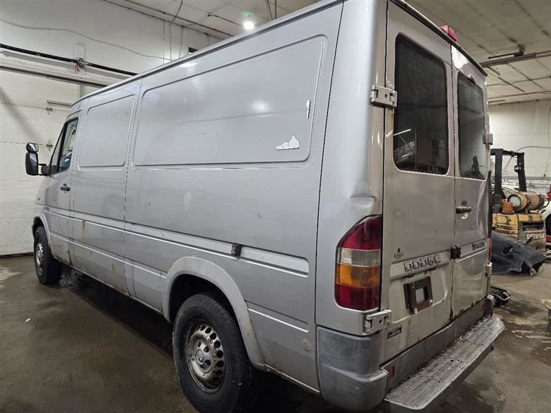 SPRINTV25 2004 Owners Manual 608707