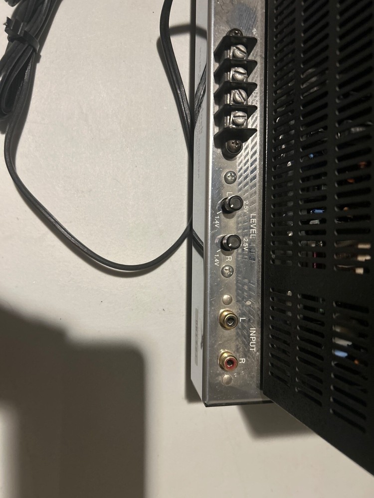 McIntosh MC752 75-Watt Stereo Solid State Power Amplifier