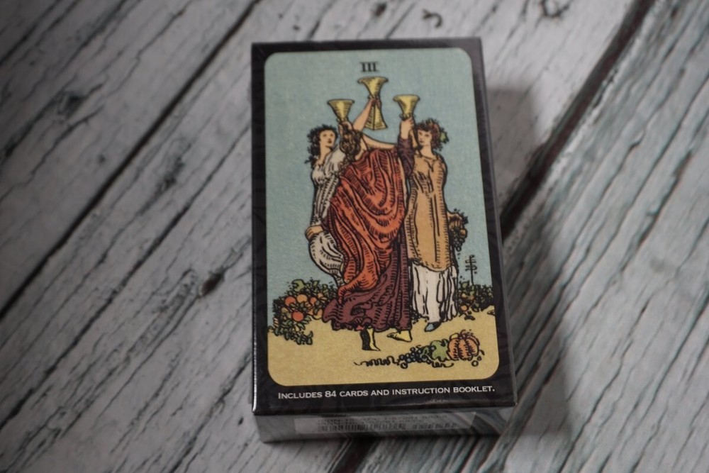Borderless Smith-Waite Tarot Card Deck