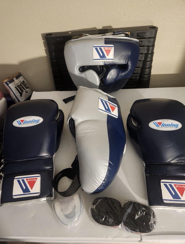 Winning Sparring Boxing Gloves Blue Silver 14 oz Size M Training Gear