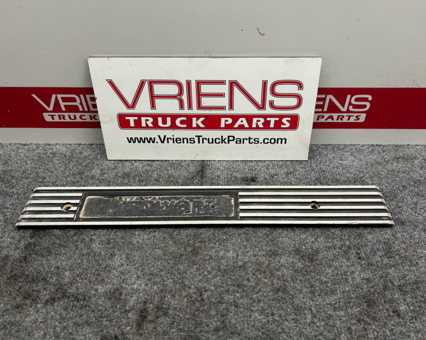 KENWORTH  S60-1532R TRIM-THRESHOLD PLATE (MISSING EMBLEM)