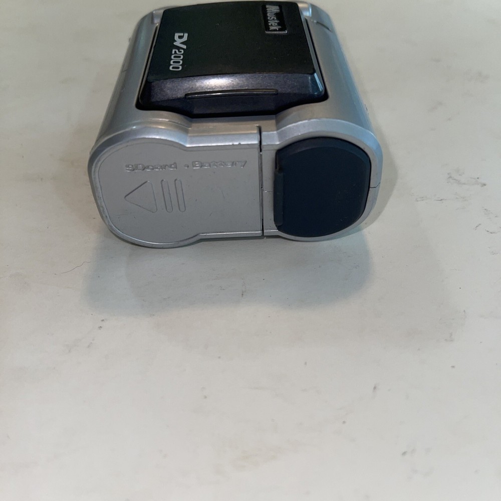 Mustek DV 2000 Multi-Functional Digital Camera Portable Pocket Sized Untested E3