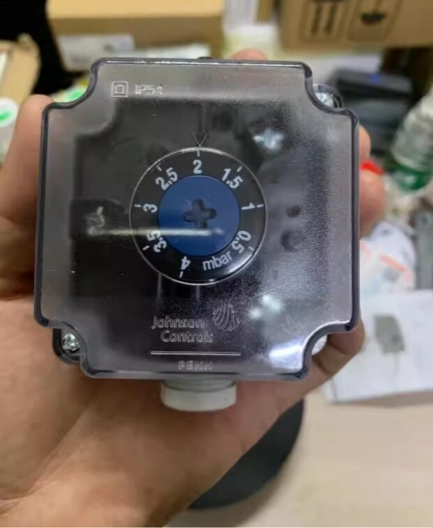 1pcs Johnson P233A-4-AKC Gas Pressure Difference Switch