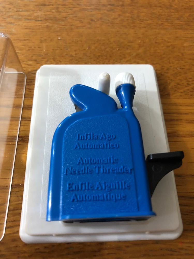 Vintage Ditta Martinelli Italian Automatic Needle Threader Blue #41783